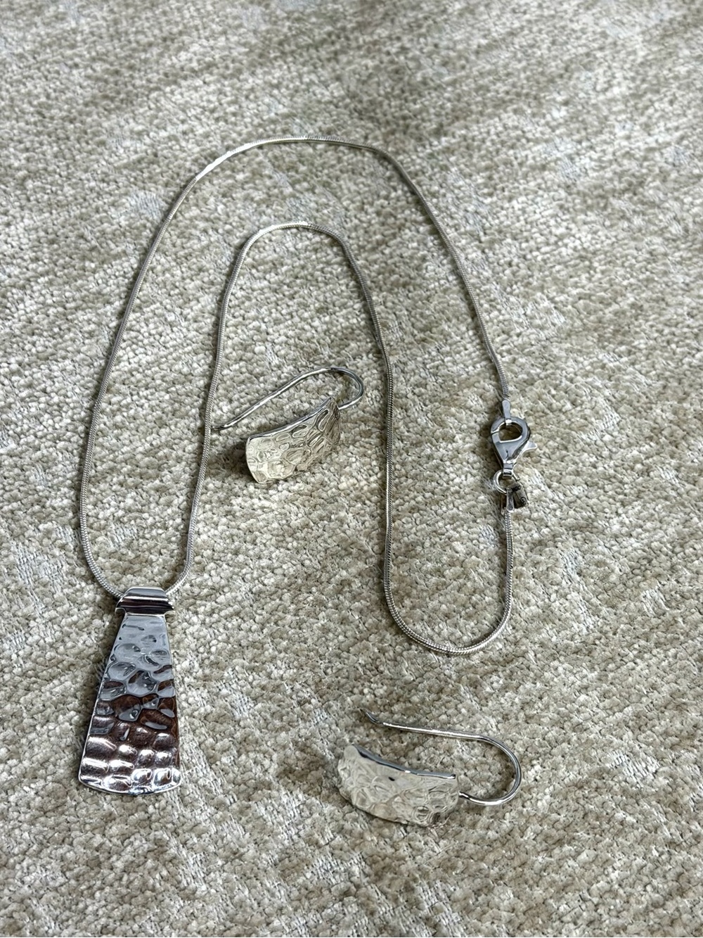 Silpada Hammered Silver Pendant Necklace and Earrings Set - Picture 14 of 14